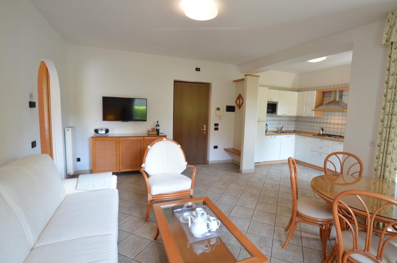 One-Bedroom Apartment with Balcony,1038956704:JPEG