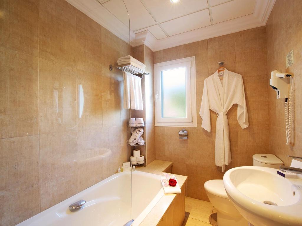 Standard Double Room,403069722:JPEG