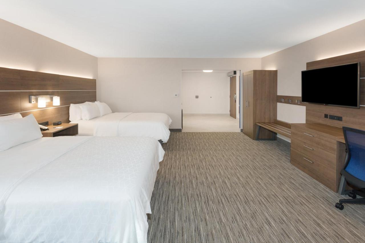 Standard Room with Two Queen Beds,1089682390:JPEG
