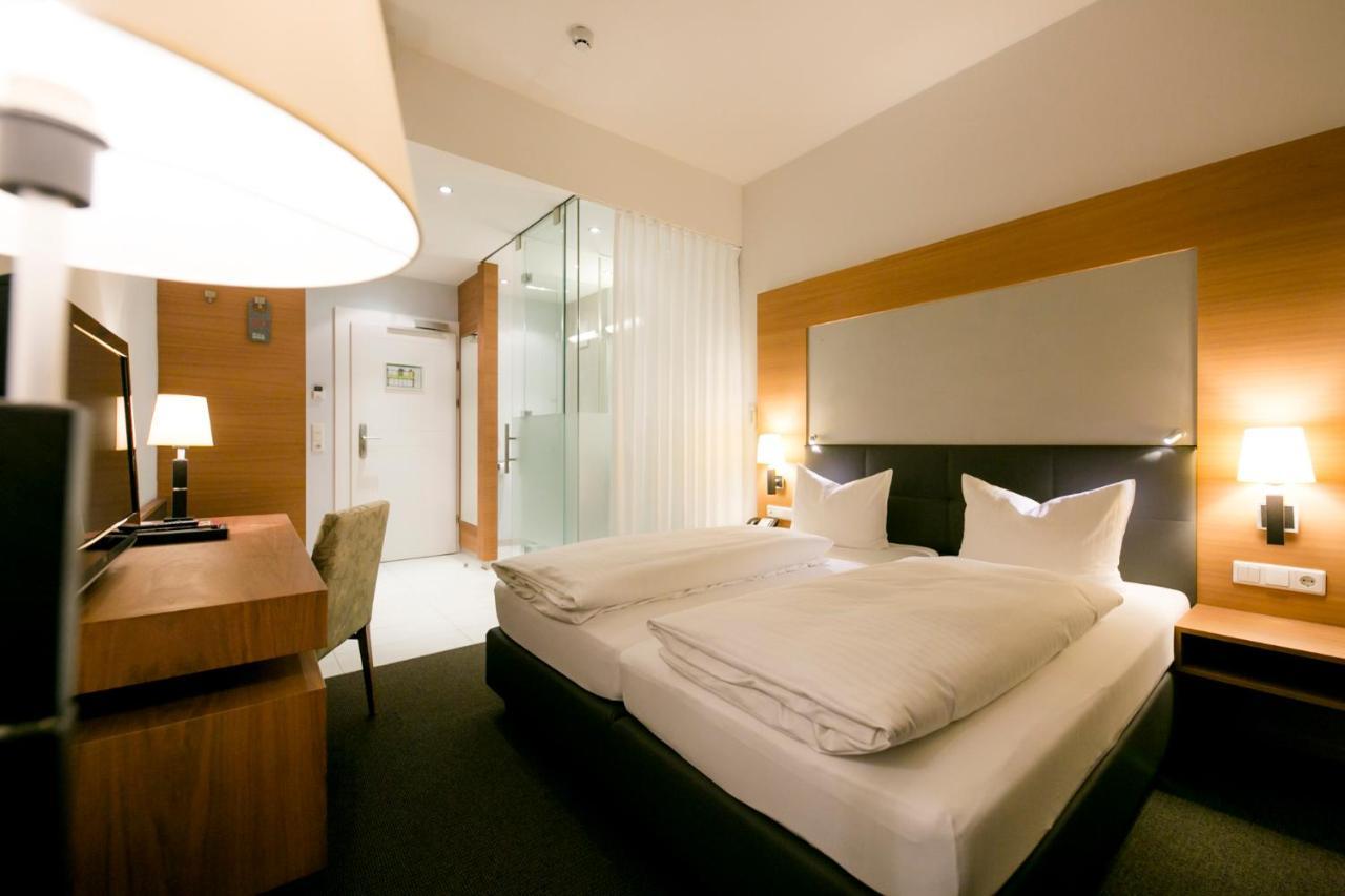 Economy Business Kamer (Glazen Badkamer)