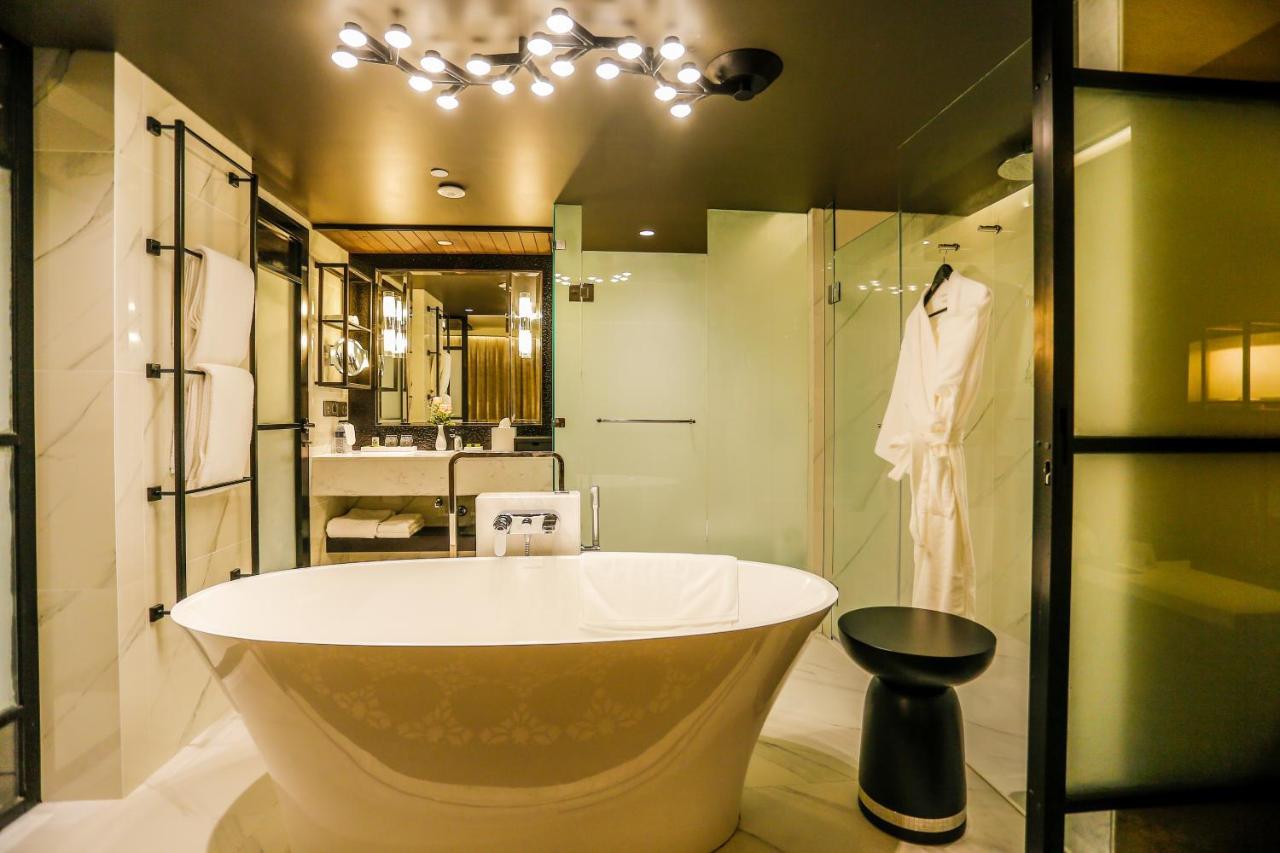 Junior King Suite