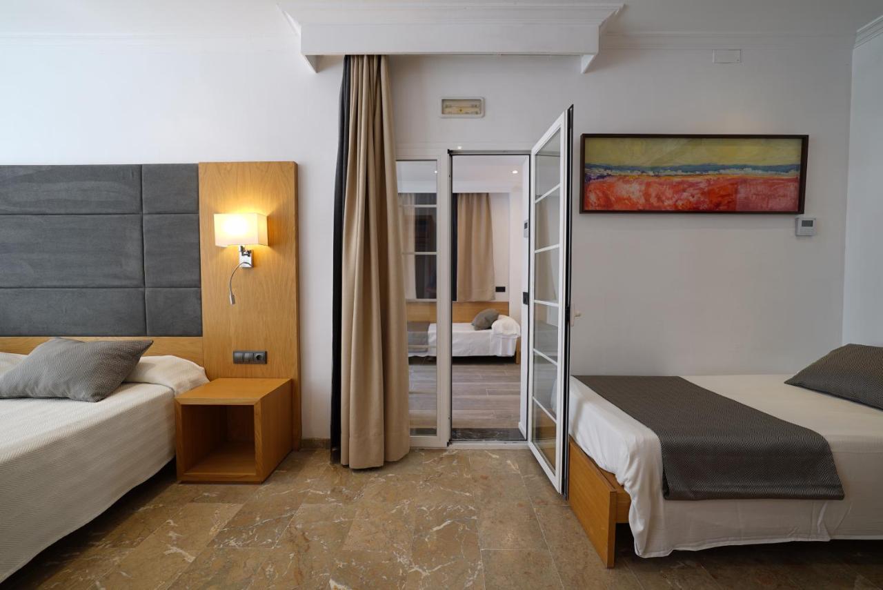 Sextuple Family Room