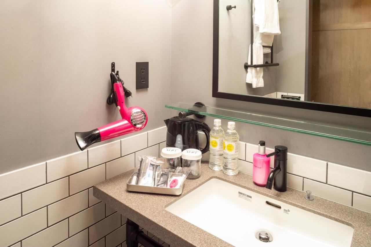 Moxy Large Superior Queen Room