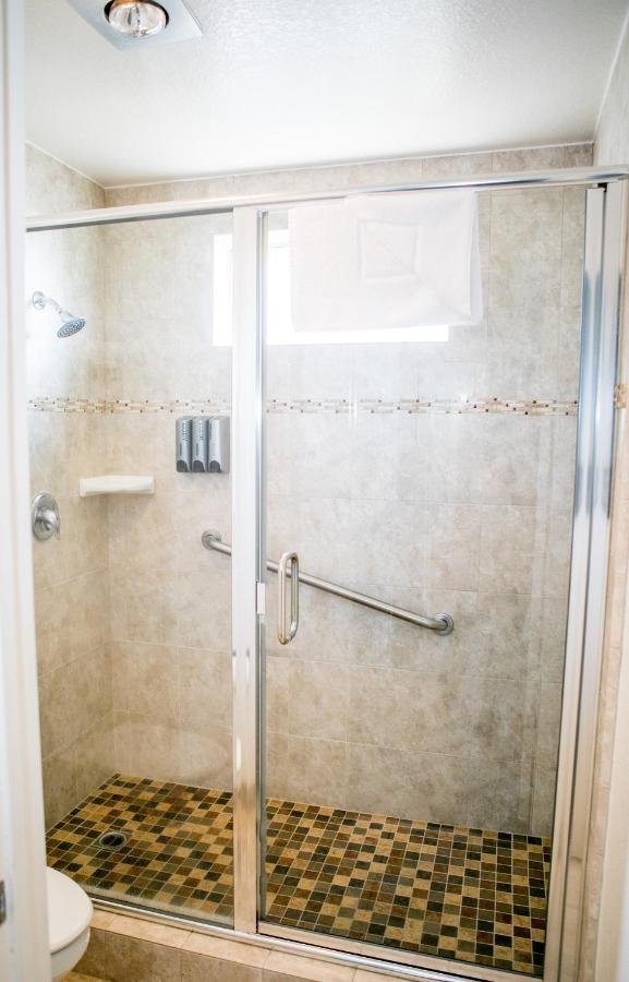 Deluxe King Room with Ocean View