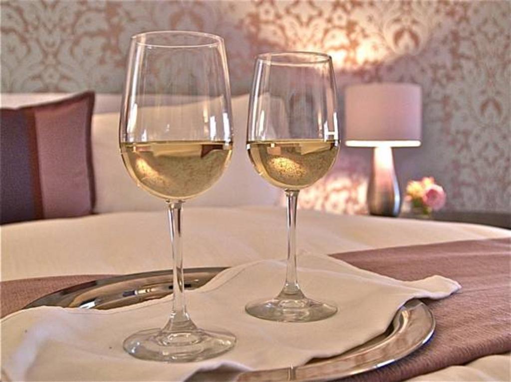 Junior Suite with Spa Bath,781091310:JPEG