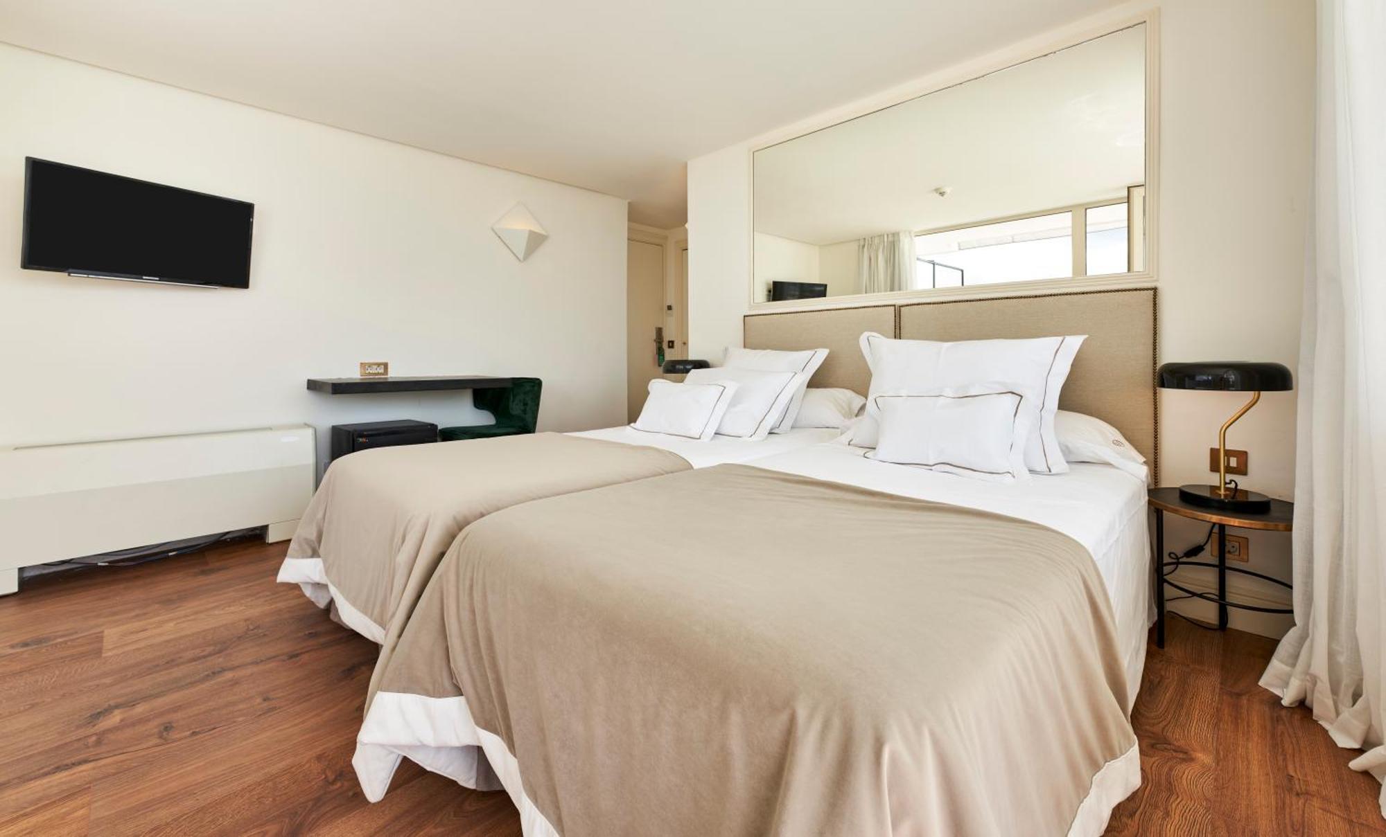 Double or Twin Room Front Sea View Balcony