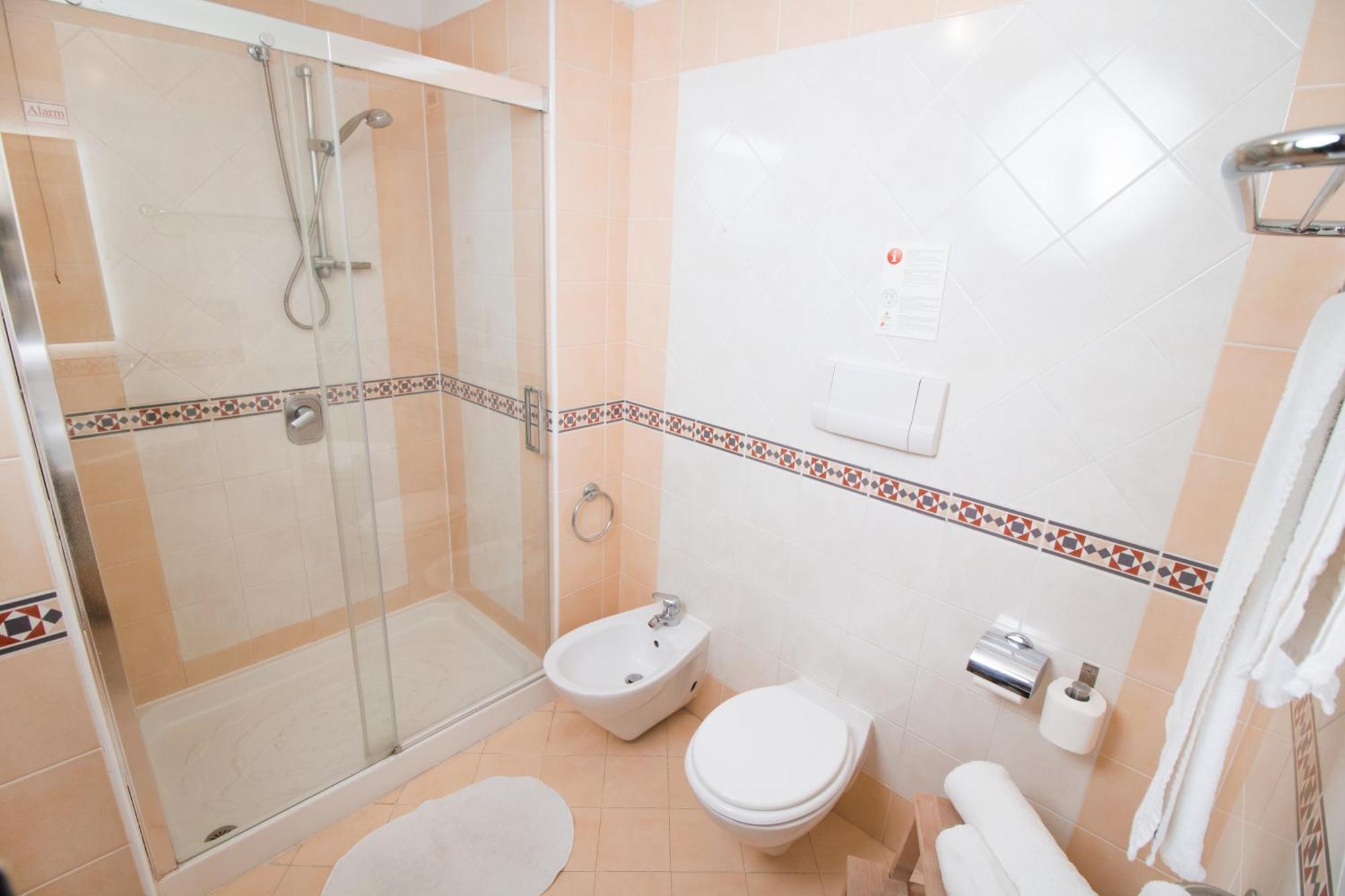 Chambre Double ou Lits Jumeaux Économique avec Balcon - Vue sur Intérieur
