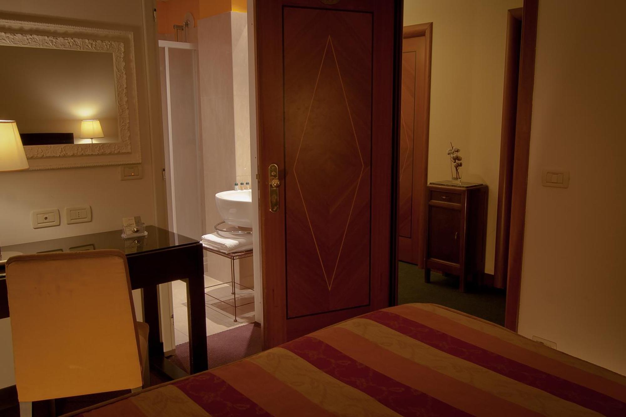 Economy Double Room,1209673732:JPEG