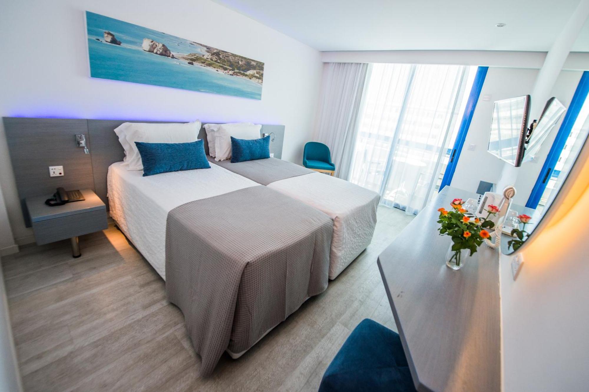 Superior Twin Room Side Sea View