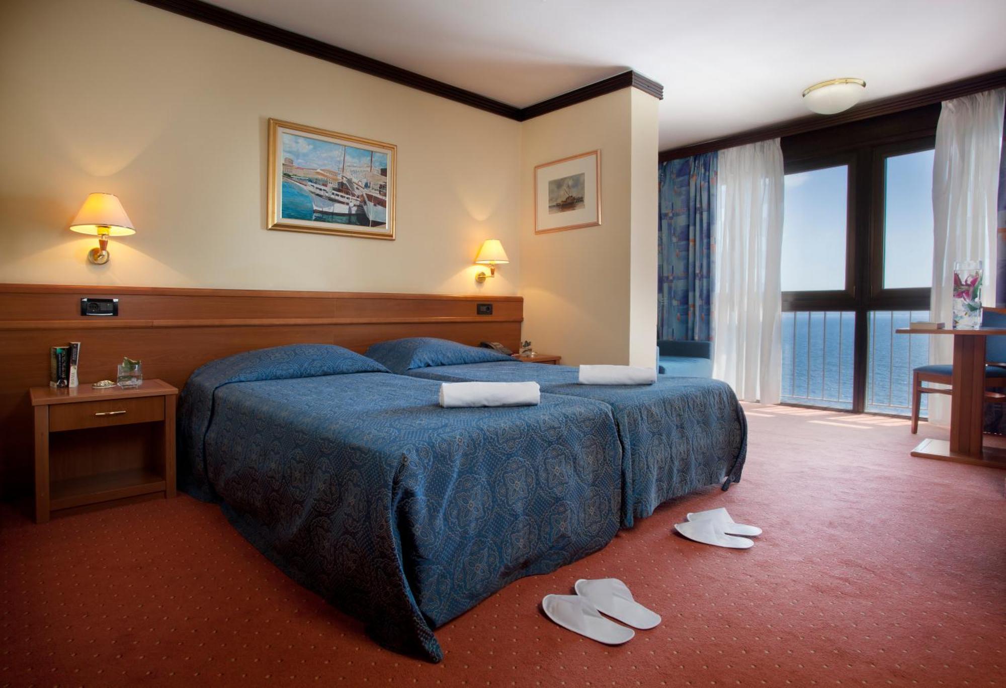 Double Room with Sea View and Sofa