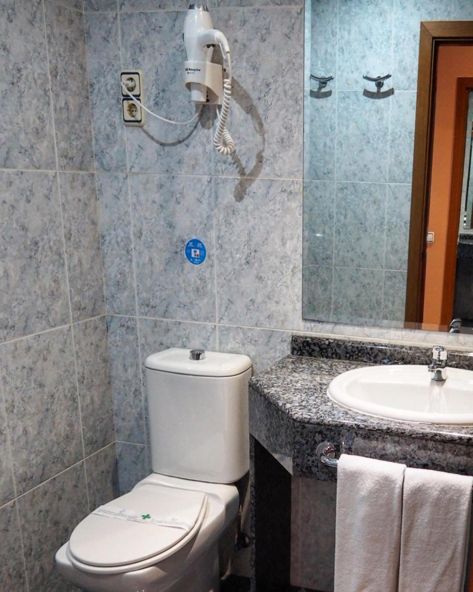 Double or Twin Room Bathroom