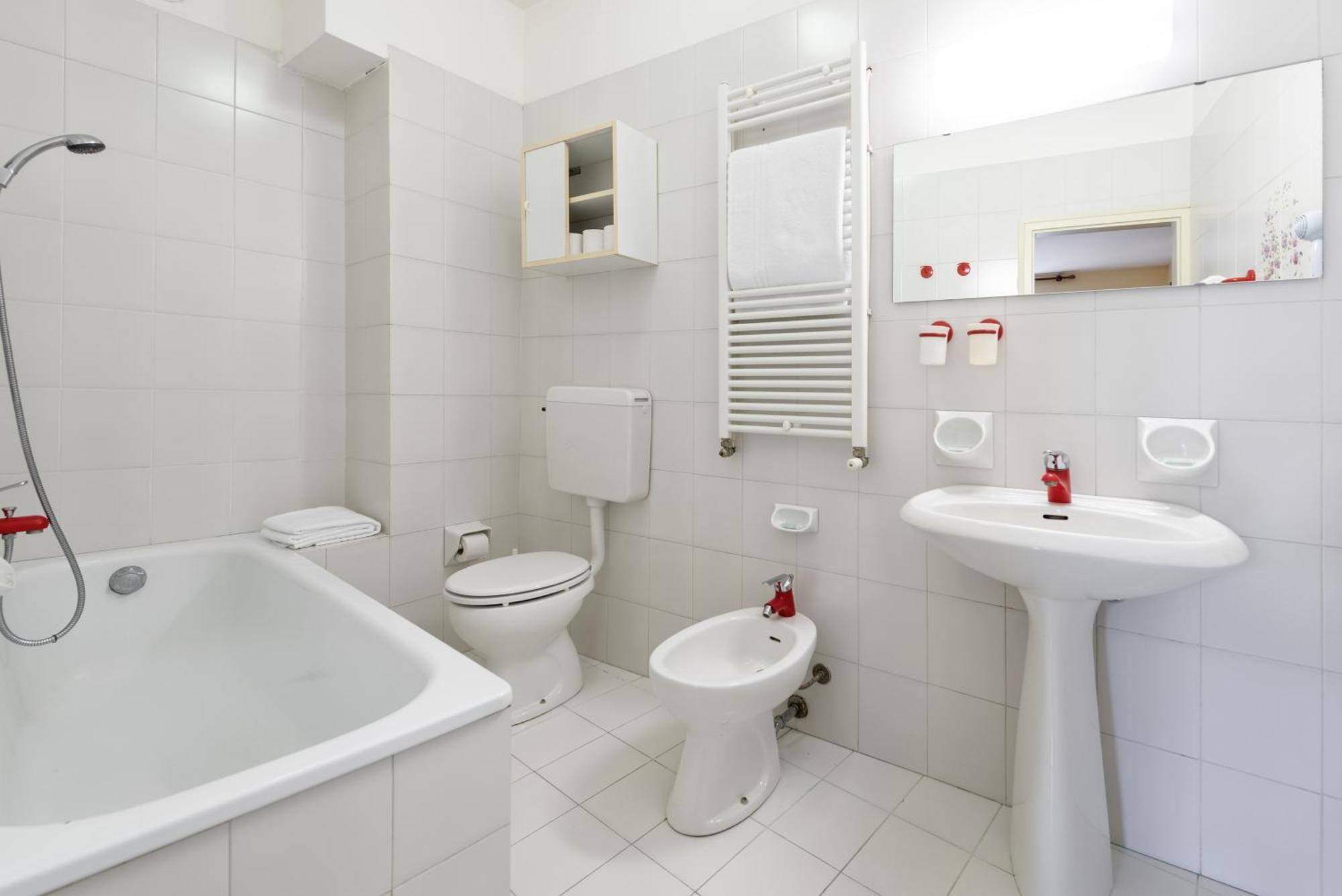 Chambre Double ou Lits Jumeaux - Vue sur Piscine