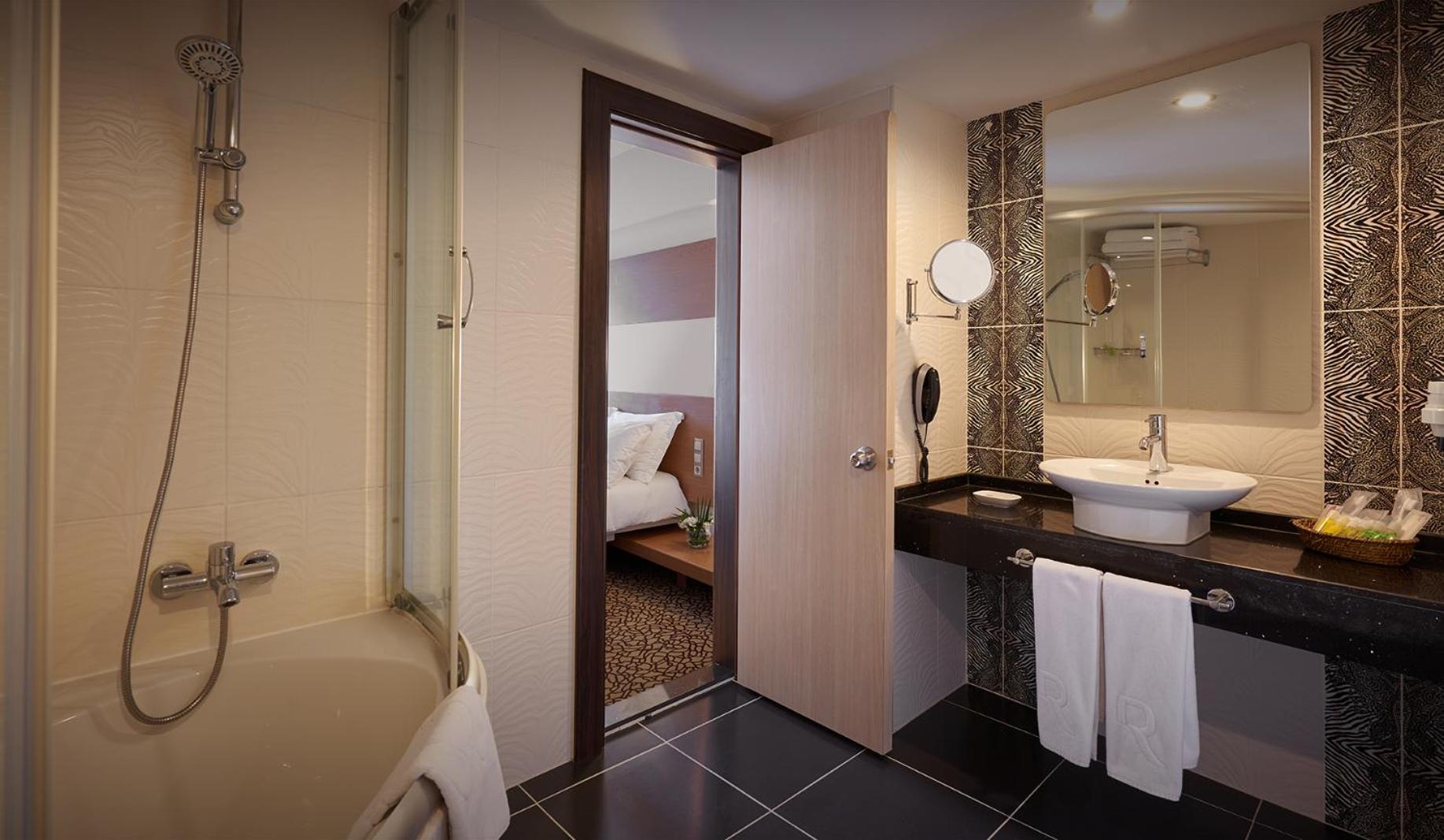 Junior Suite (2 Adults + 2 Children),1216517551:JPEG