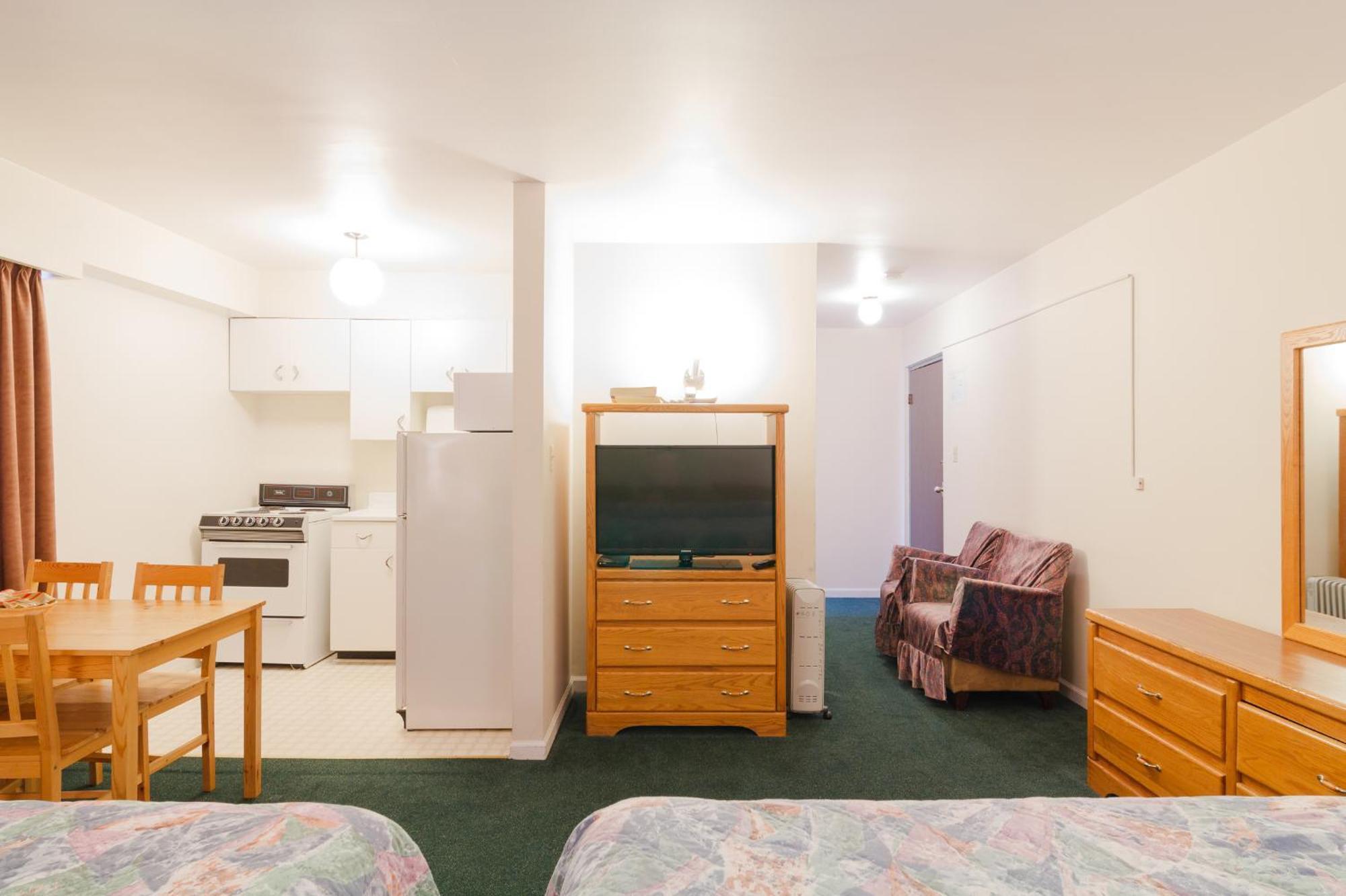 Studio Suite,1220537602:JPEG