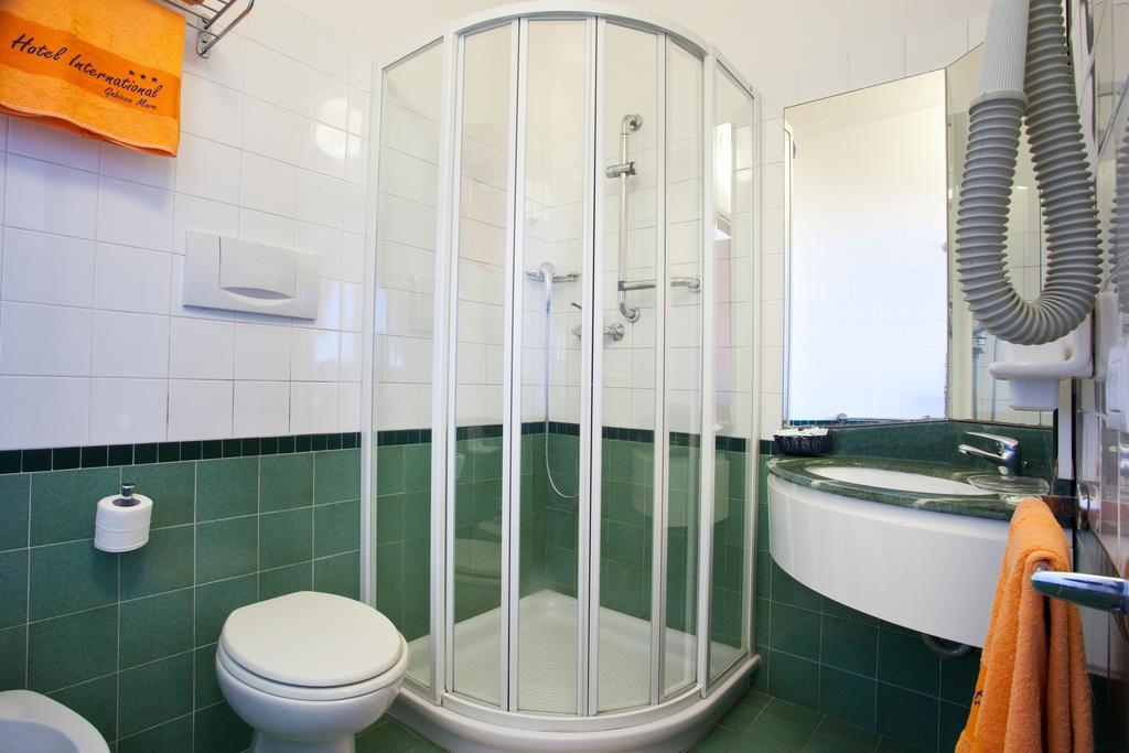 Dreibettzimmer mit Meerblick