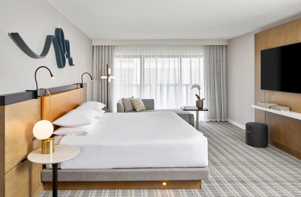 Executive Suite Balcony,1231410437:JPEG