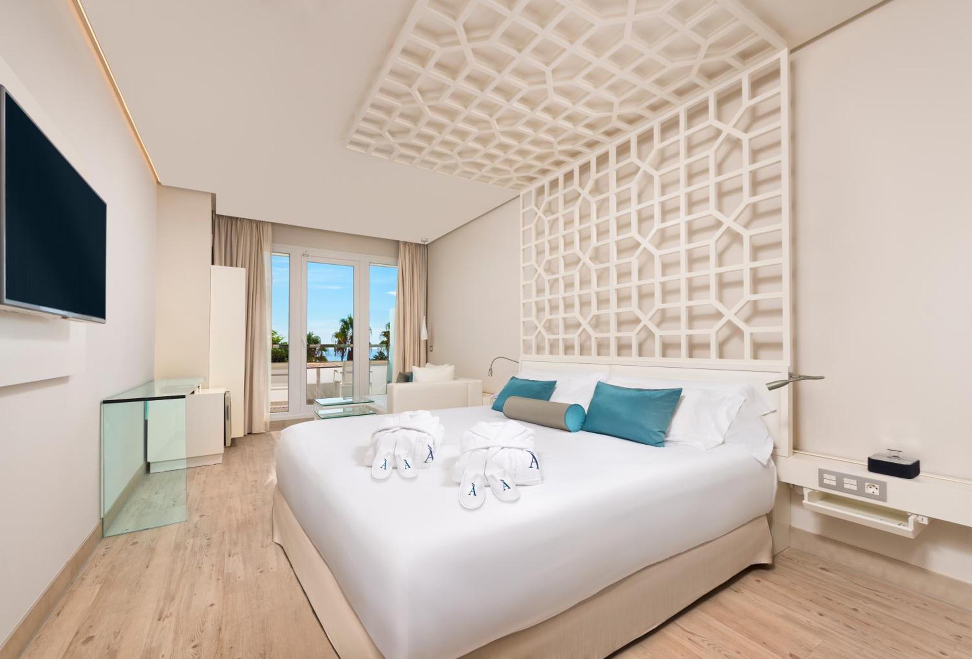 Oh Là Là Side Sea View Double or Twin Room