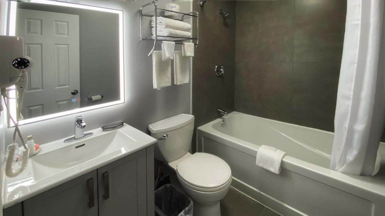 Standard Queen Room