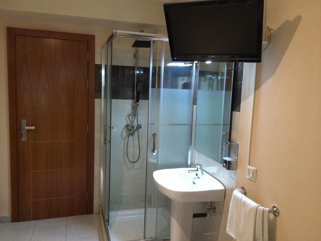 Single Room Shower
