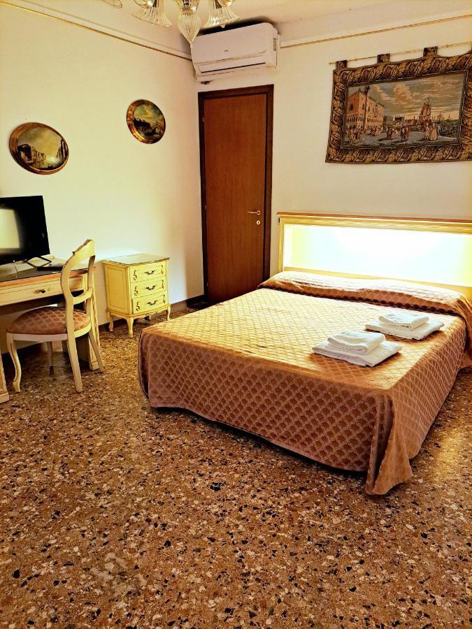 Quarto Duplo com Banheiro Privativo Externo