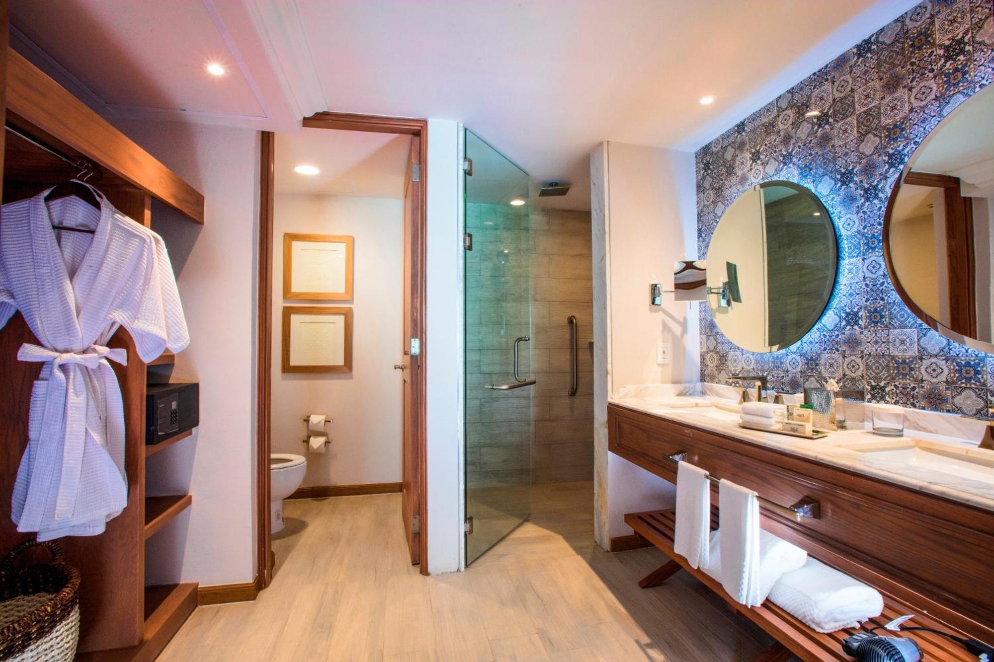Junior Suite with Pool View