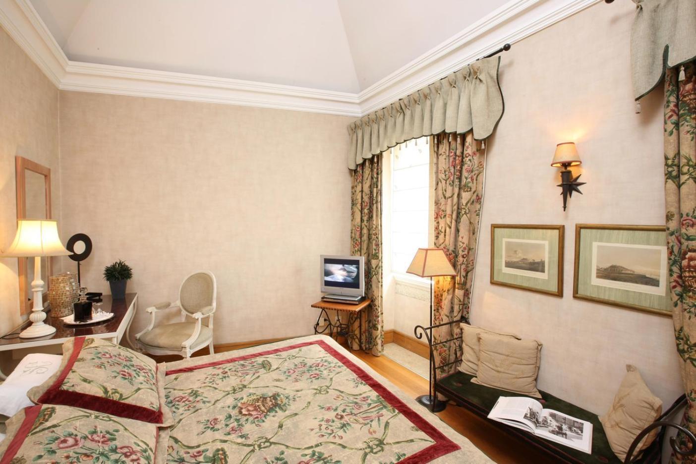 Alfama Room