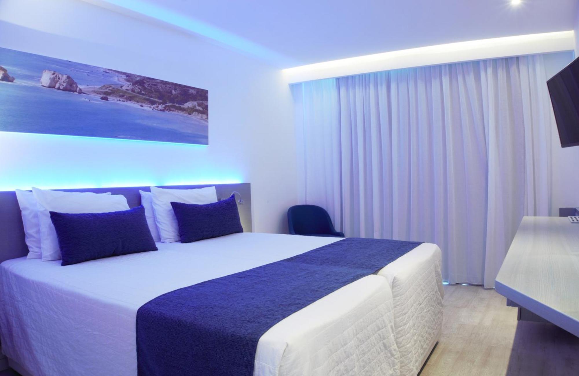 Superior Twin Room Side Sea View