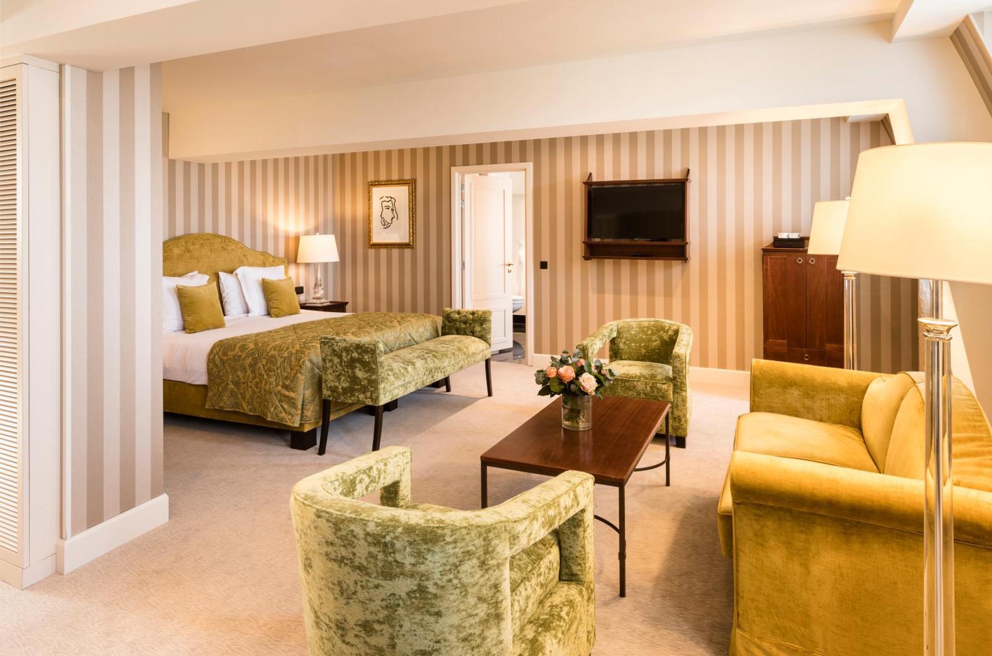 Deluxe Suite