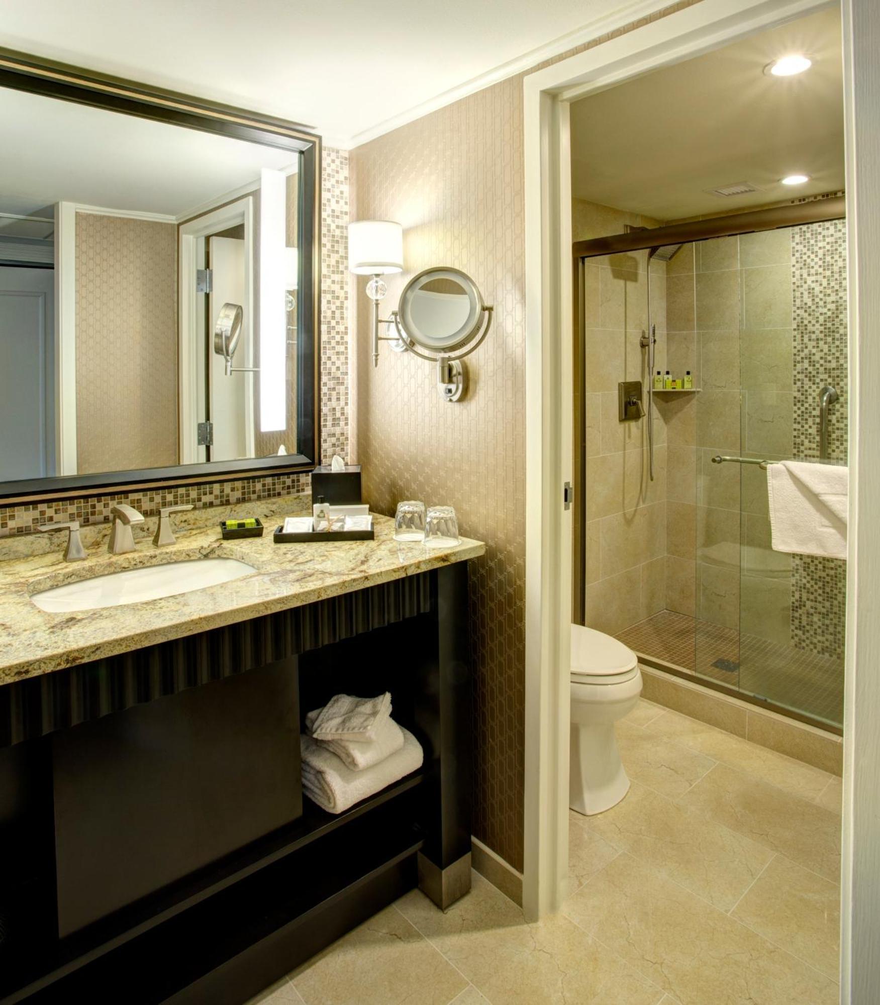 Premium Queen Room with Two Queen Beds and Balcony,1275727627:JPEG