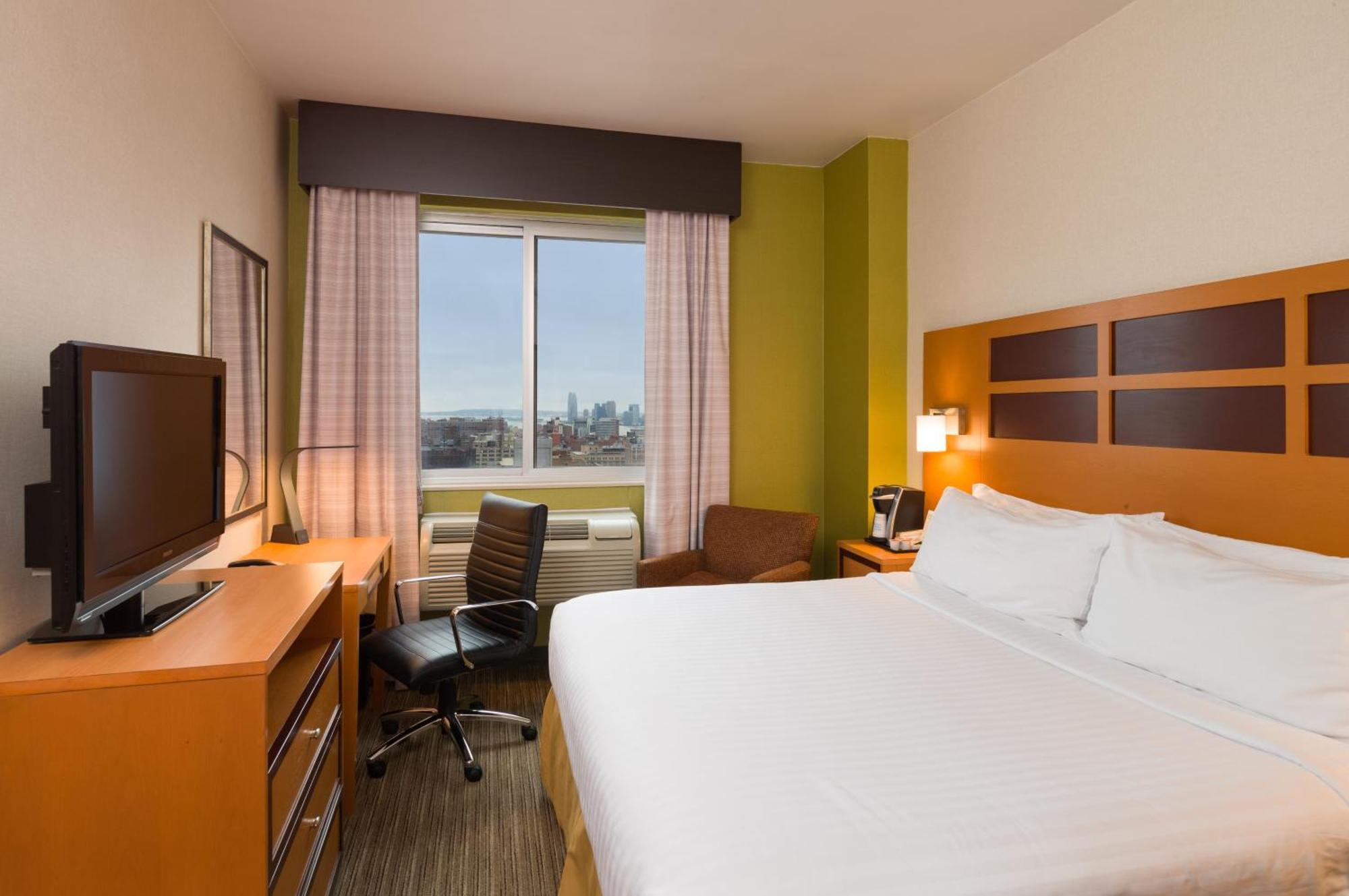 Standard King Room City View High Floor
