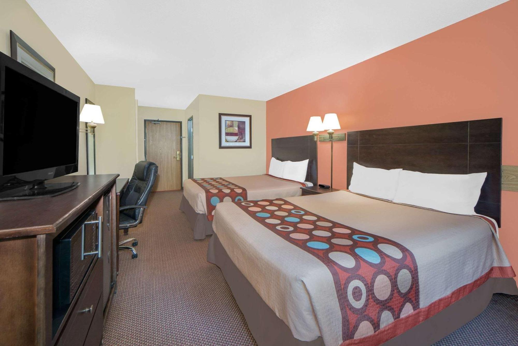 Queen Room Two Queen Beds Non-Smoking