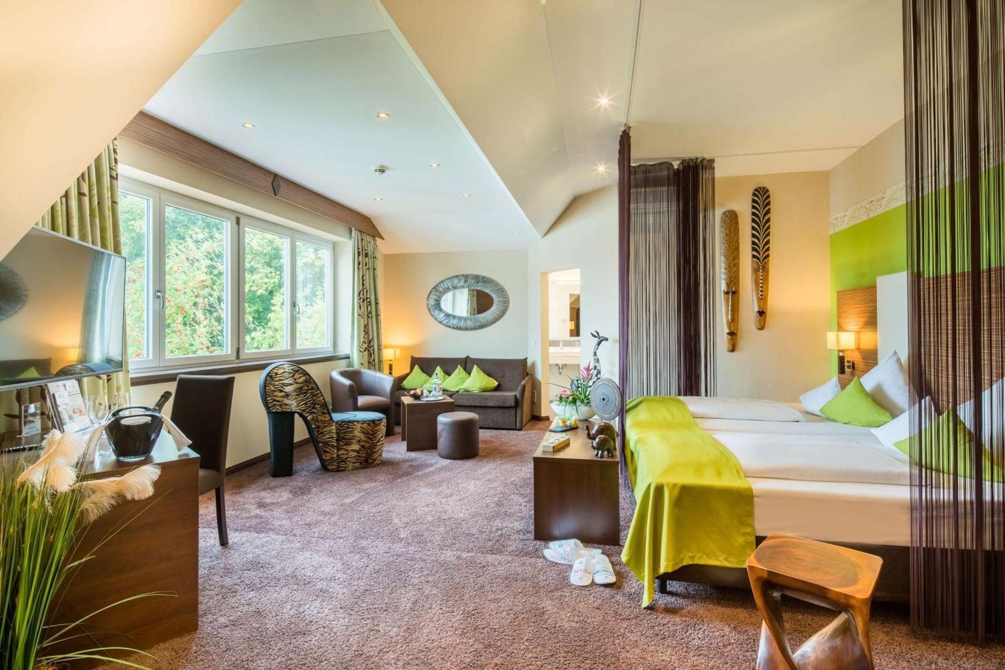 Deluxe King Suite with Whirlpool