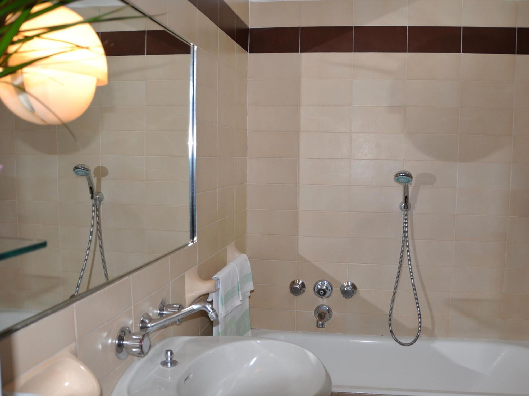 Two Connecting Double Rooms,1284805300:JPEG