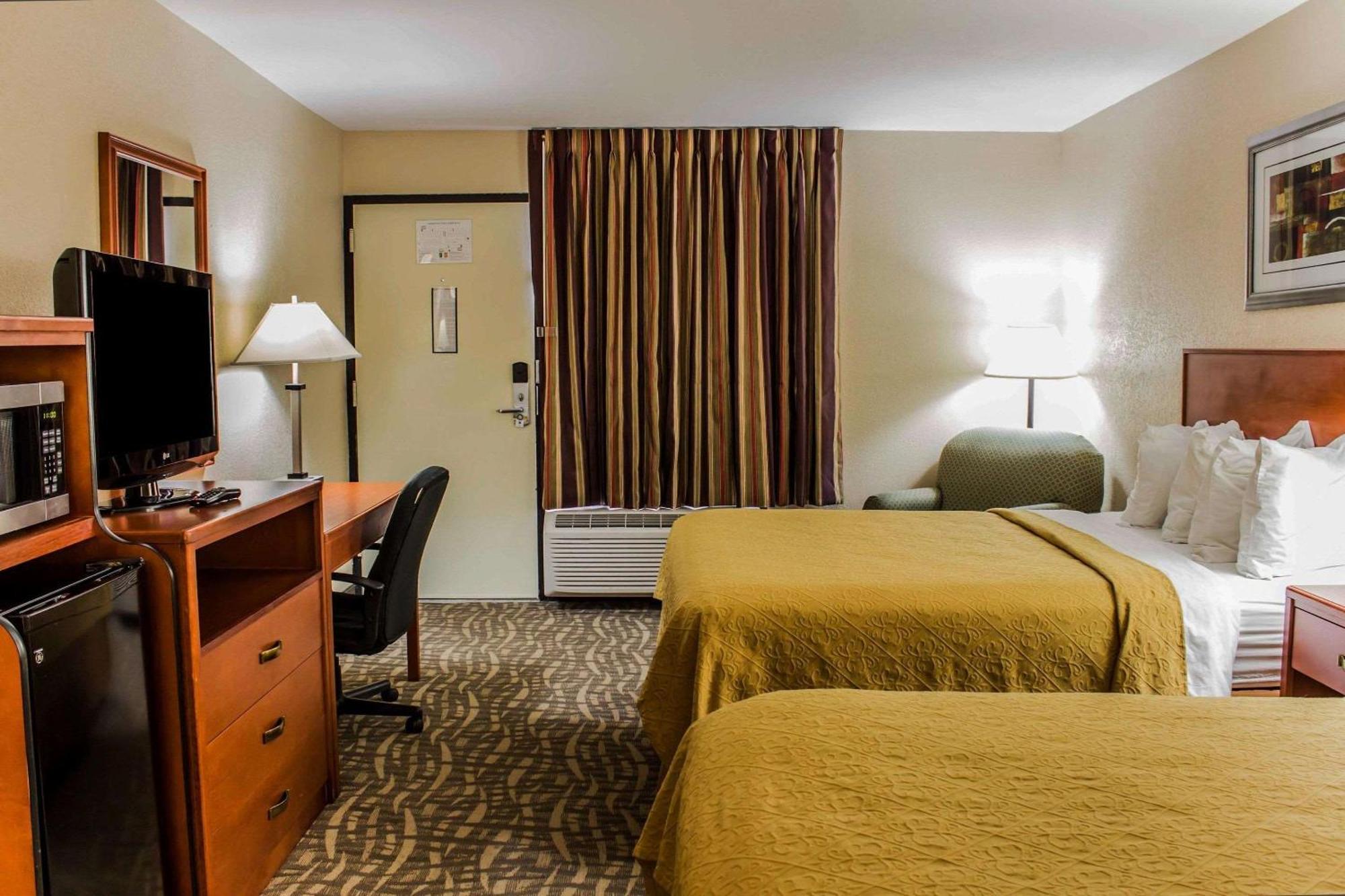 Quadruple Room with Two Queen Beds - Non Smoking