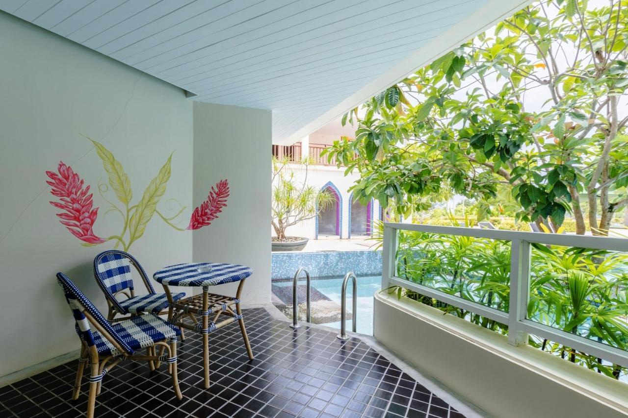 Deluxe Double or Twin Room Pool Access