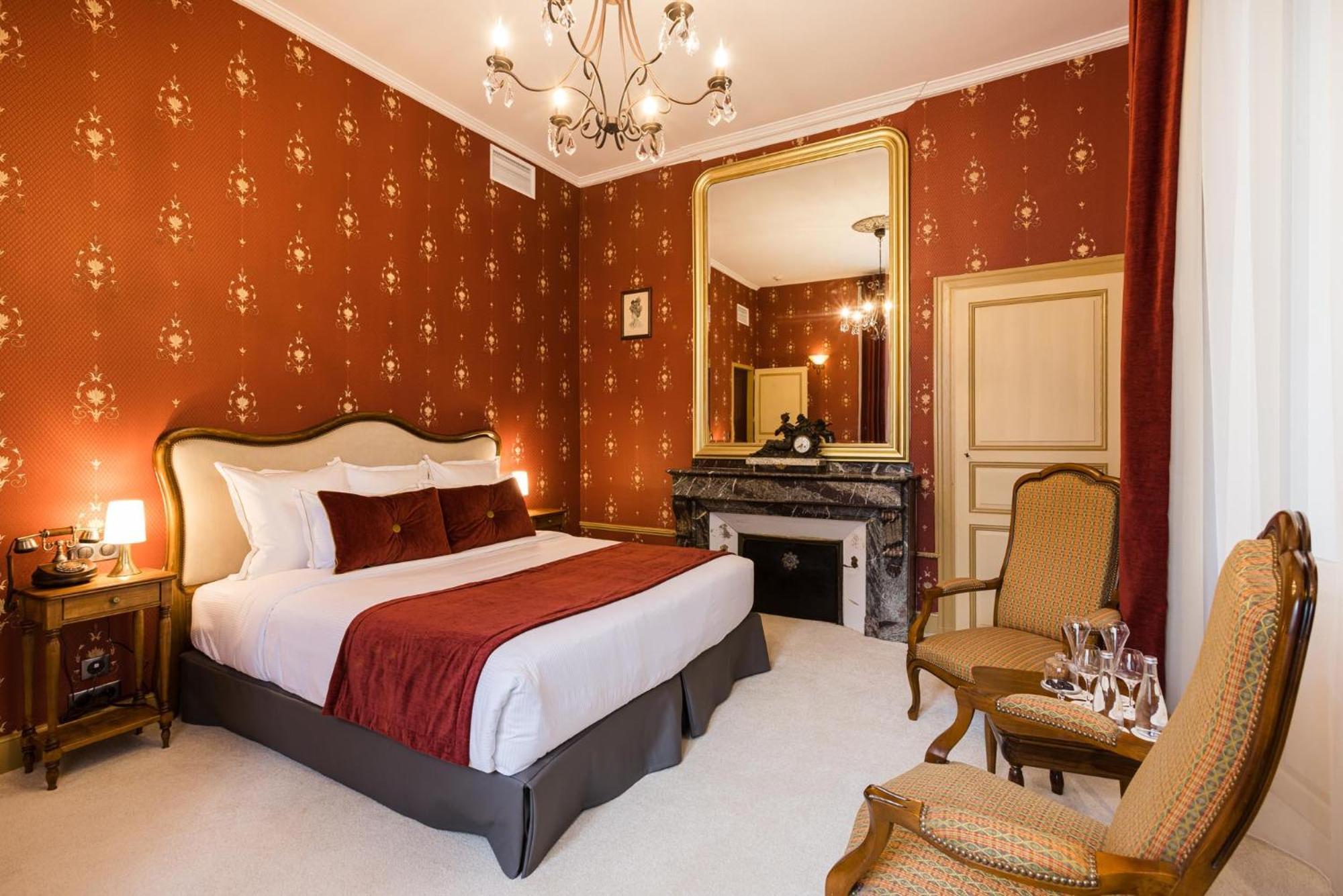 Deluxe Double Room Shower Spa Bath
