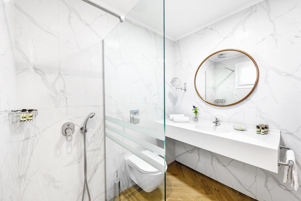 Deluxe Double Room with Sea View,1305657838:JPEG