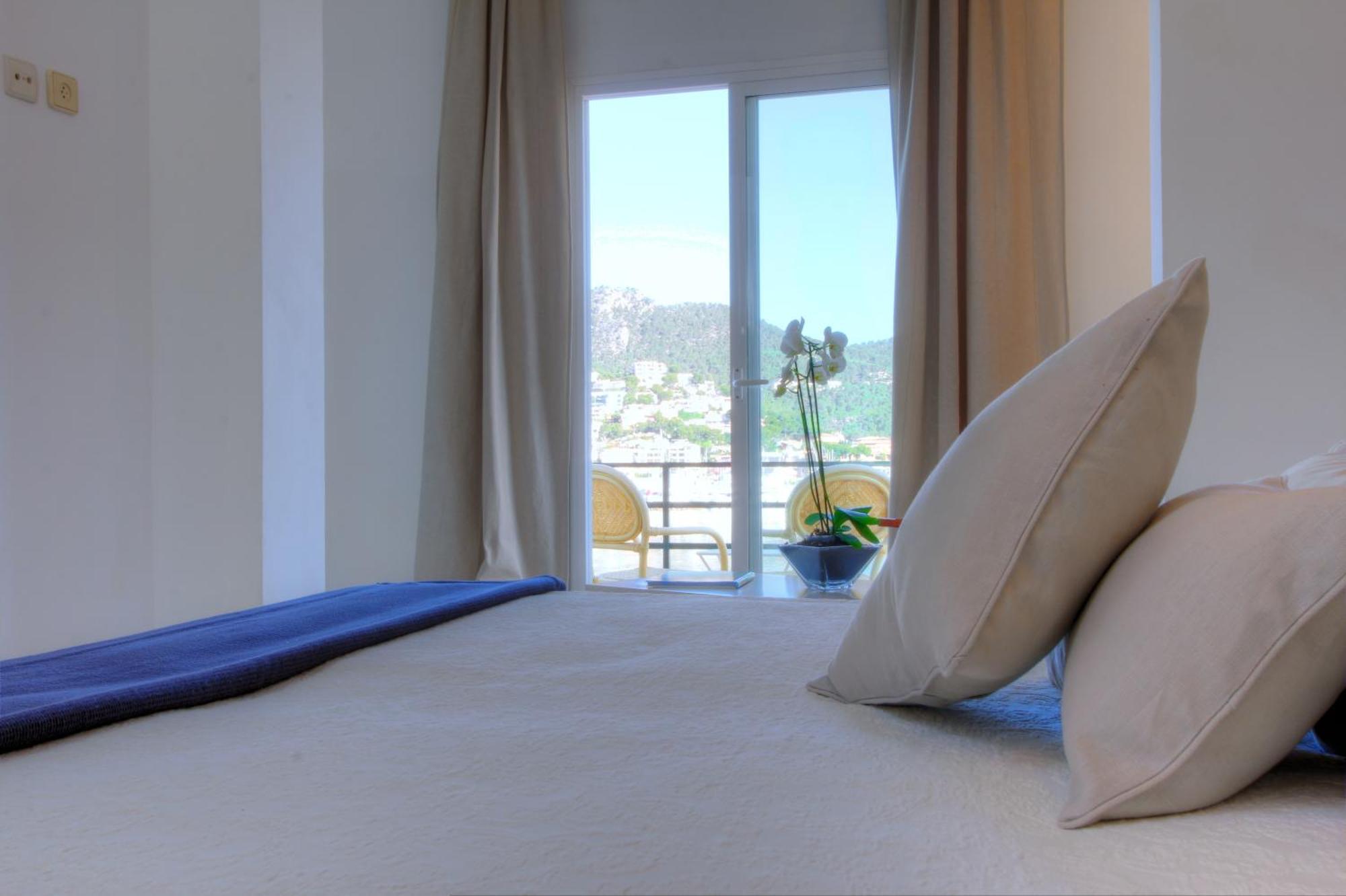 Double or Twin Room Balcony Sea View