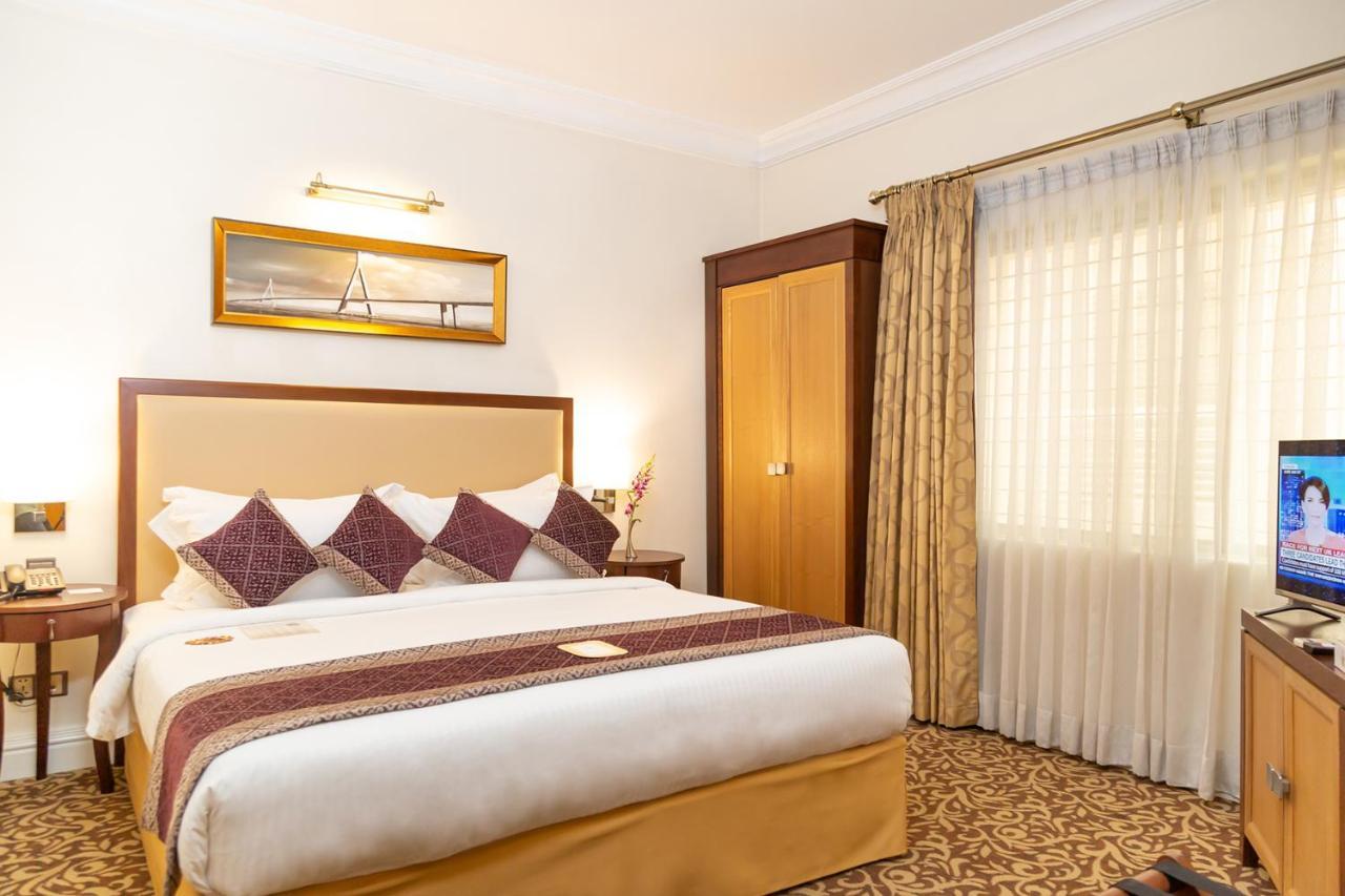 Suite with 10% discount on Food, 10% discount on Laundry, 10% discount on SPA,1310823856:JPEG