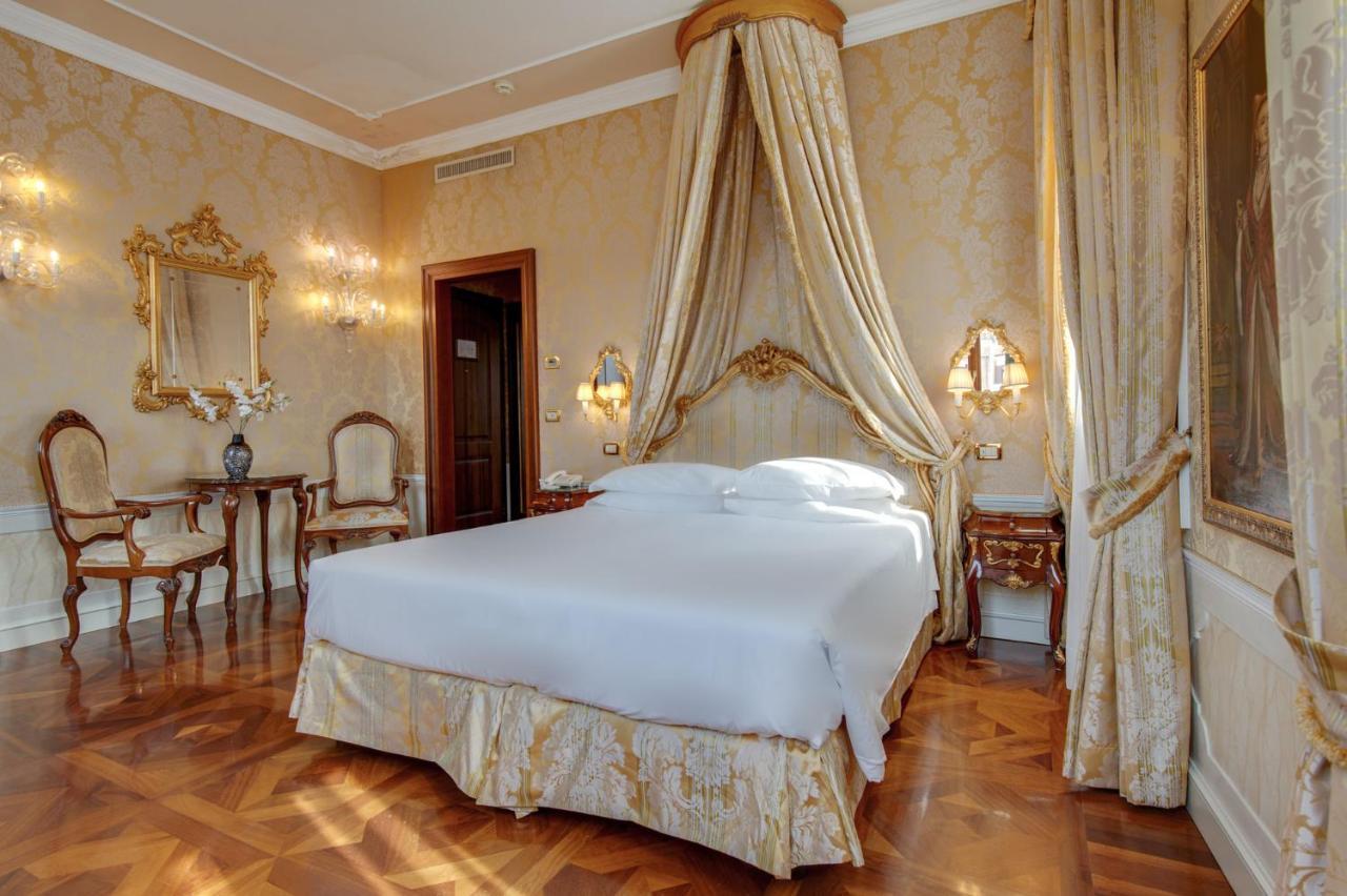 Junior Suite Canal View