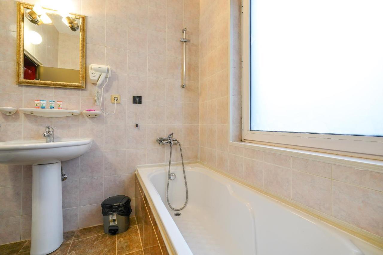 Suite  - Free Spa Access,1333125401:JPEG