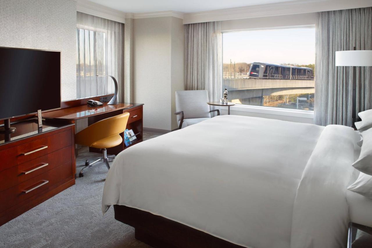 Zimmer mit Kingsize-Bett und Zugang zur Concierge Lounge