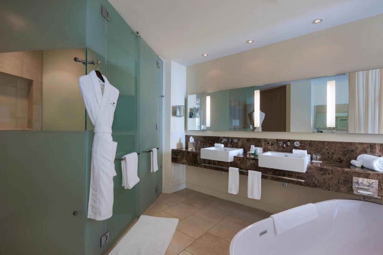 King Guest Room with Balcony - Partial Ocean View,1356377375:JPEG