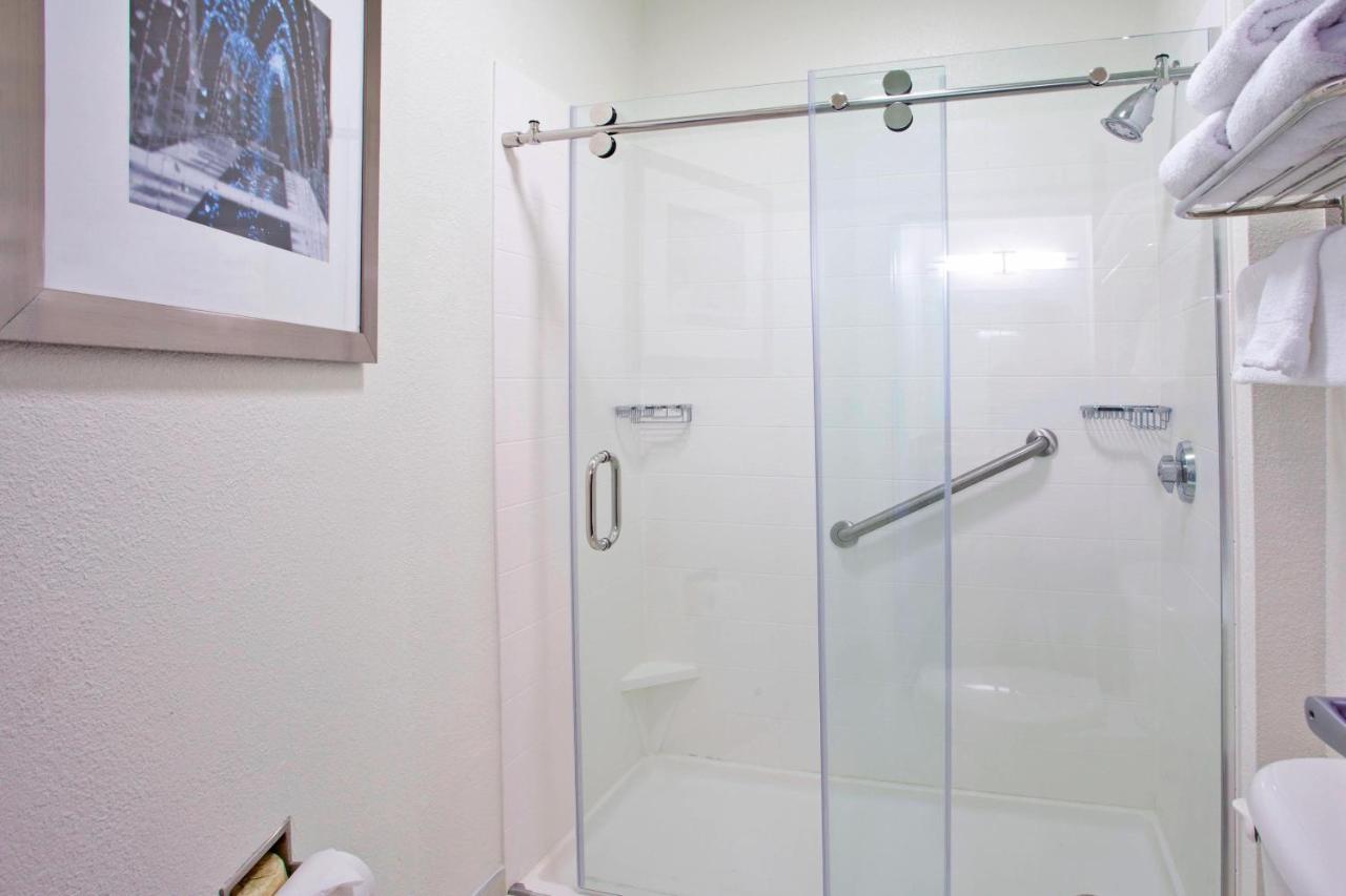 King Suite with Bathtub and Sofa Bed - Mobility Access/Communication Assistance,1629394247:JPEG