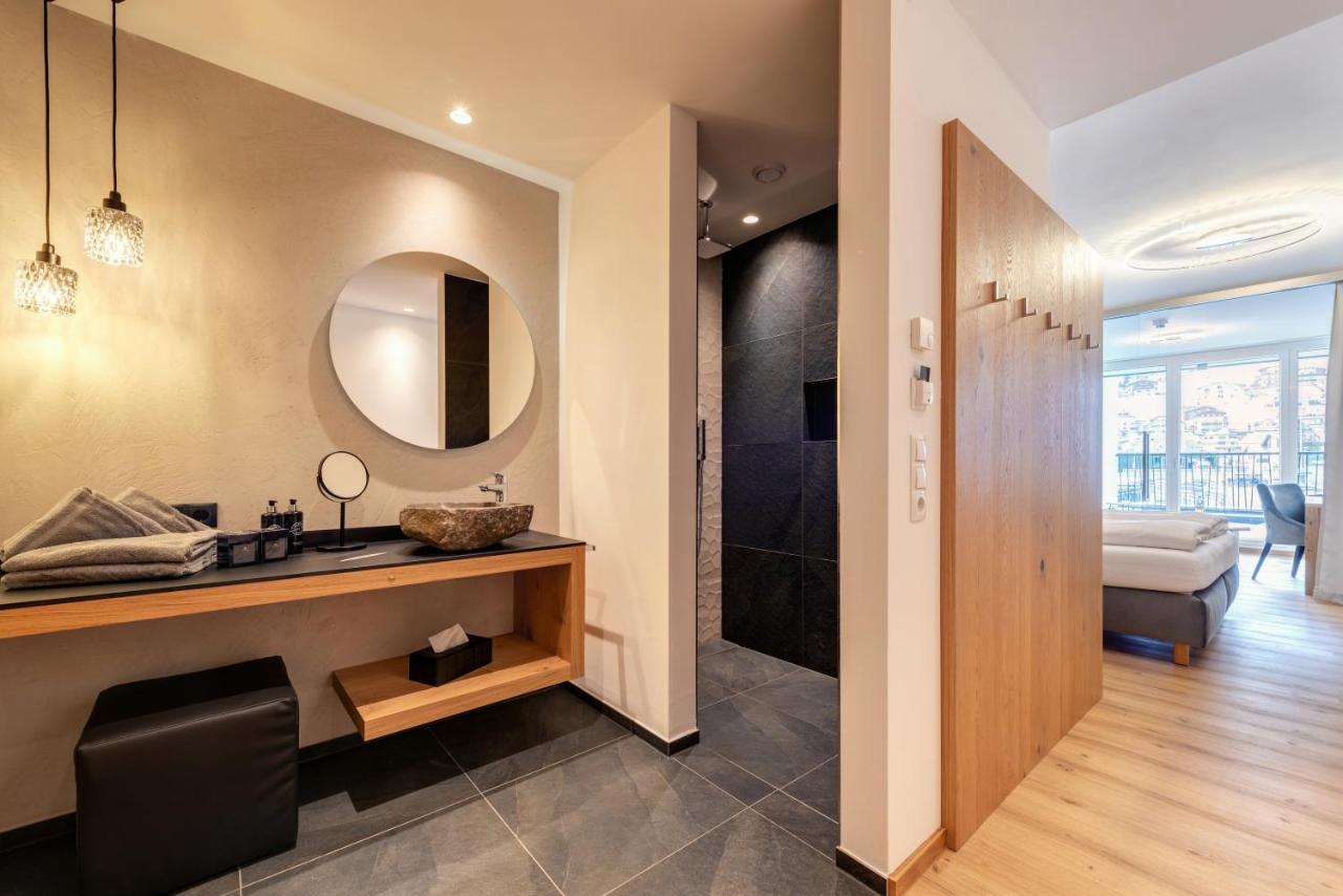 Deluxe Double Room with Balcony,1366868795:JPEG