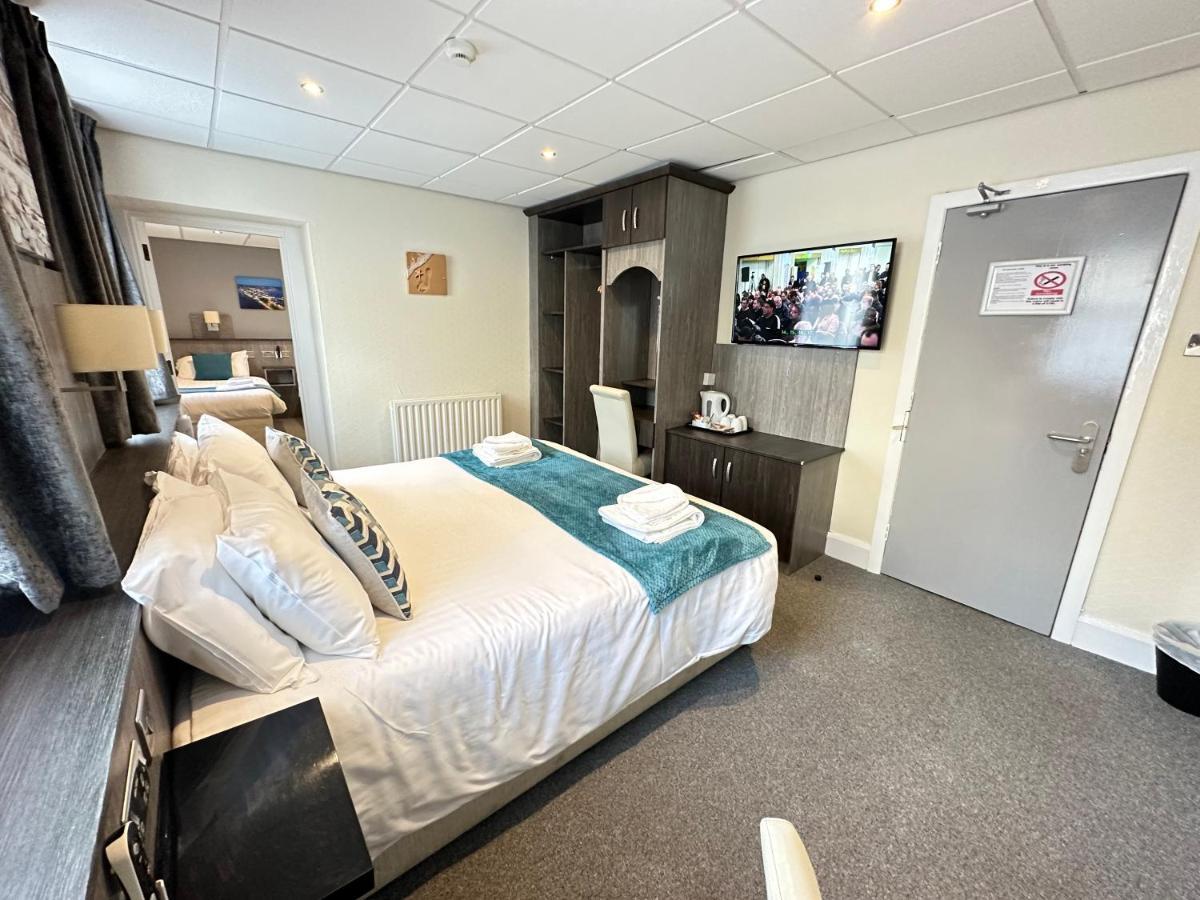 Deluxe Family Room