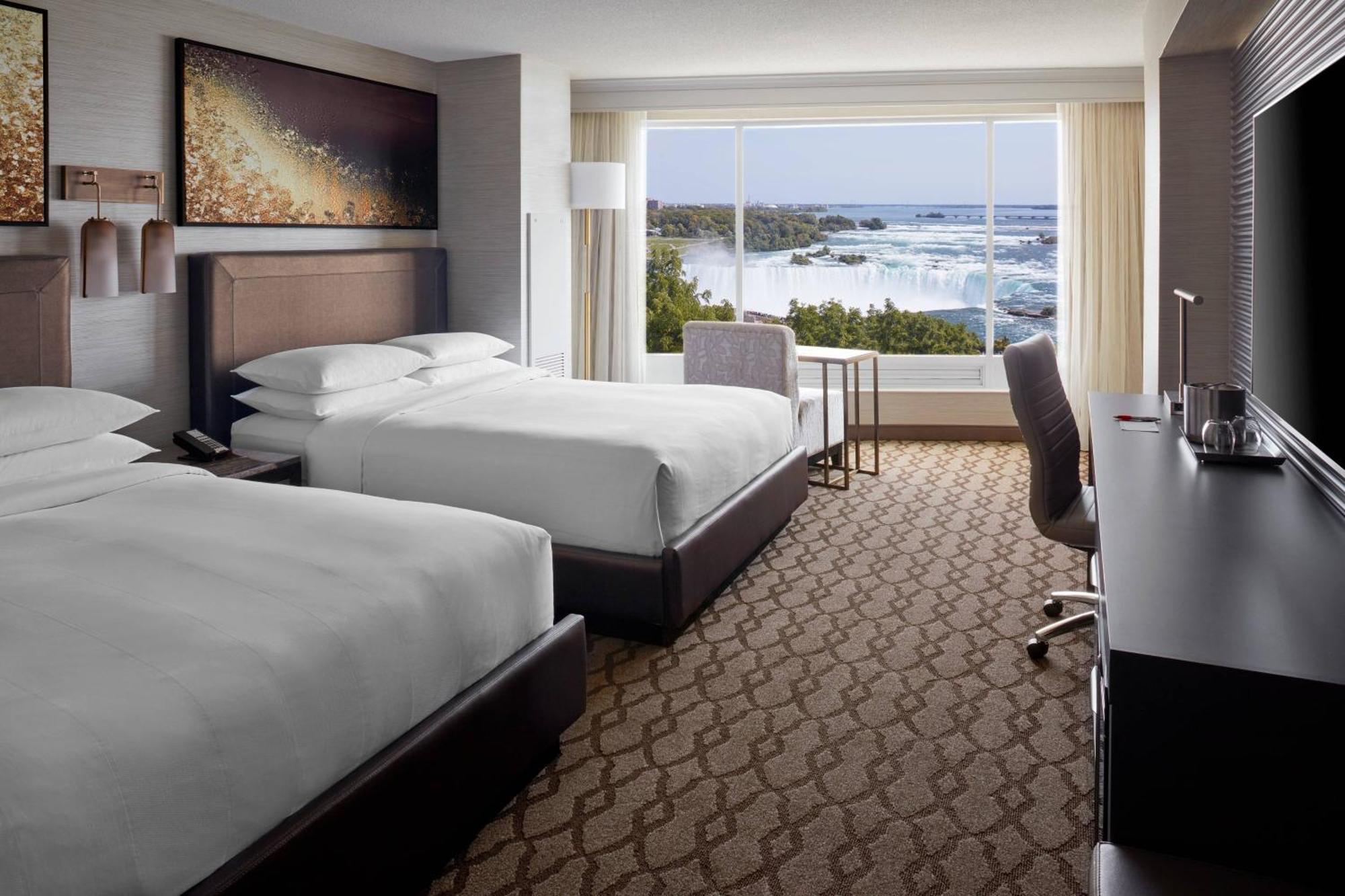 Kamer met Queensize Bed - Superieur Uitzicht op Waterval