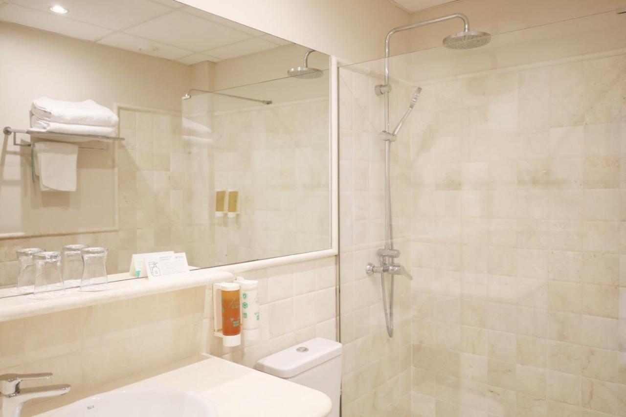 Double or Twin Room Sea View