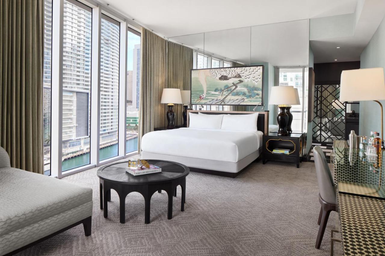 Premier King Studio Suite Balcony Corner