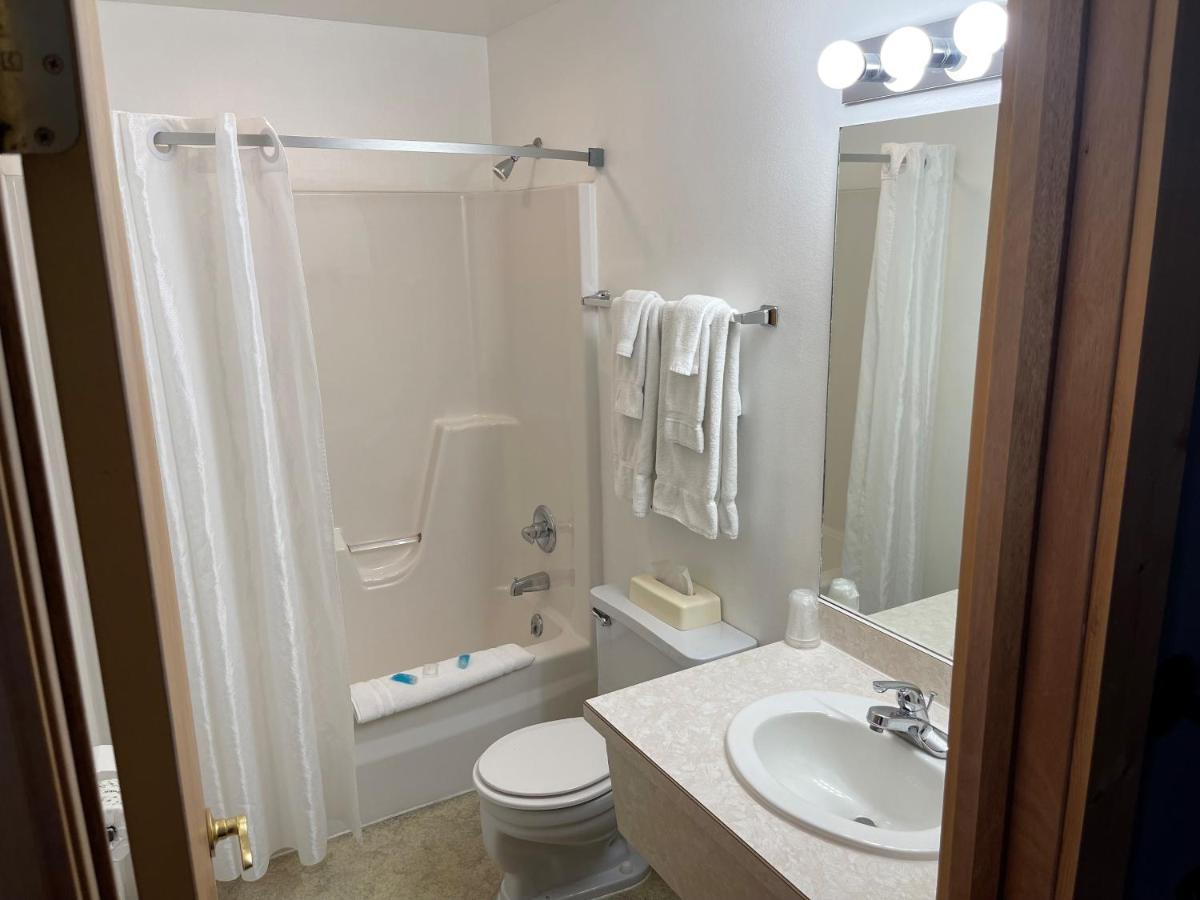 Queen Room,1417713732:JPEG